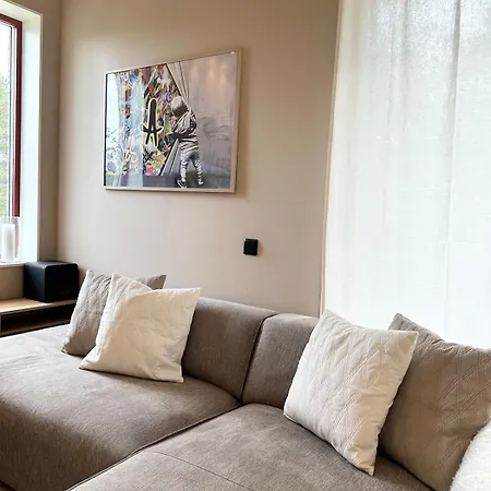 Charming 2-bedroom In Near The Light Rail *