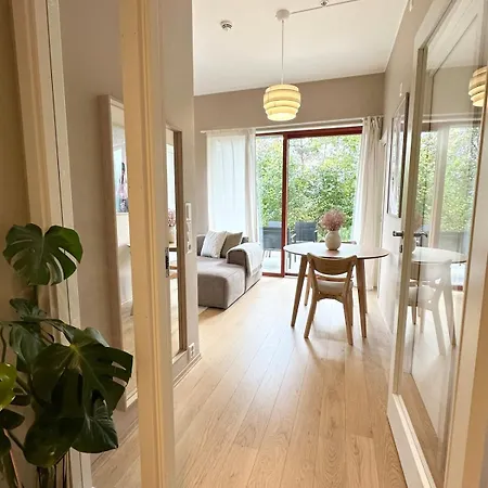 Charming 2-bedroom In Near The Light Rail