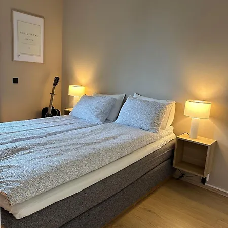 Апартаменты Charming 2-bedroom In Near The Light Rail Берген