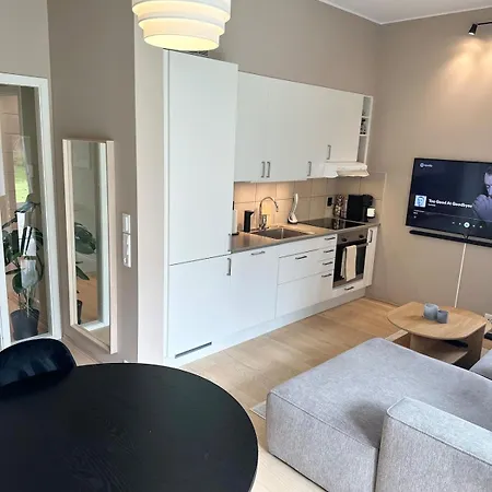 Charming 2-bedroom In Near The Light Rail شقة